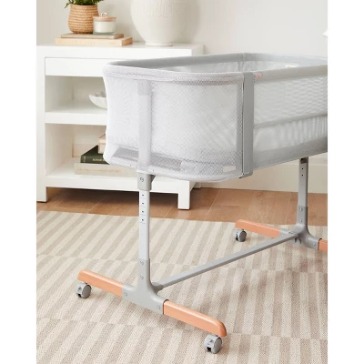 Skip Hop Cozy-Up 2-in-1 Bedside Sleeper & Bassinet 11 Skip Hop Cozy-Up 2-in-1 Bedside Sleeper & Bassinet - Image 9